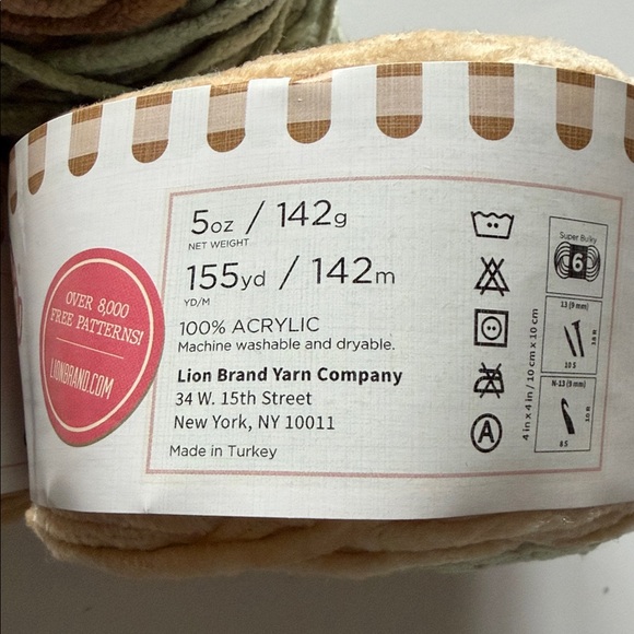 Ice Cream Deluxe Yarn
Size:2-5oz each,1-partially used
Color:Goose lake
3 pack - Picture 3 of 4